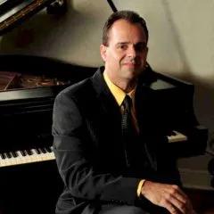 Headshot photo of Kevin Orr