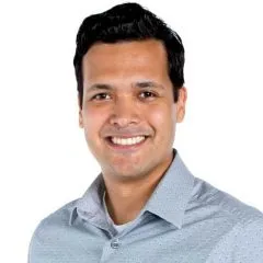 Headshot photo of Aaron Karlson