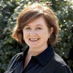 Headshot photo of Laura Robertson