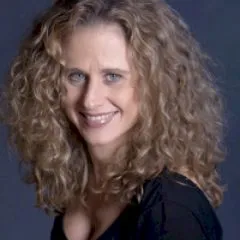 Headshot photo of Isabel Mercedes Garcia Rose