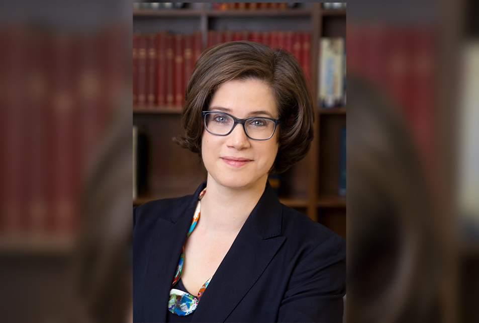 Headshot photo of Elizabeth Ross.