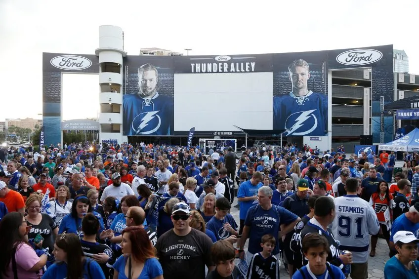 A parking crowded with Lightning fans. Murals of hockey players, by UF grad Carolina Brinkley, on garage walls