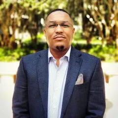 Headshot photo of Oṣubi Craig