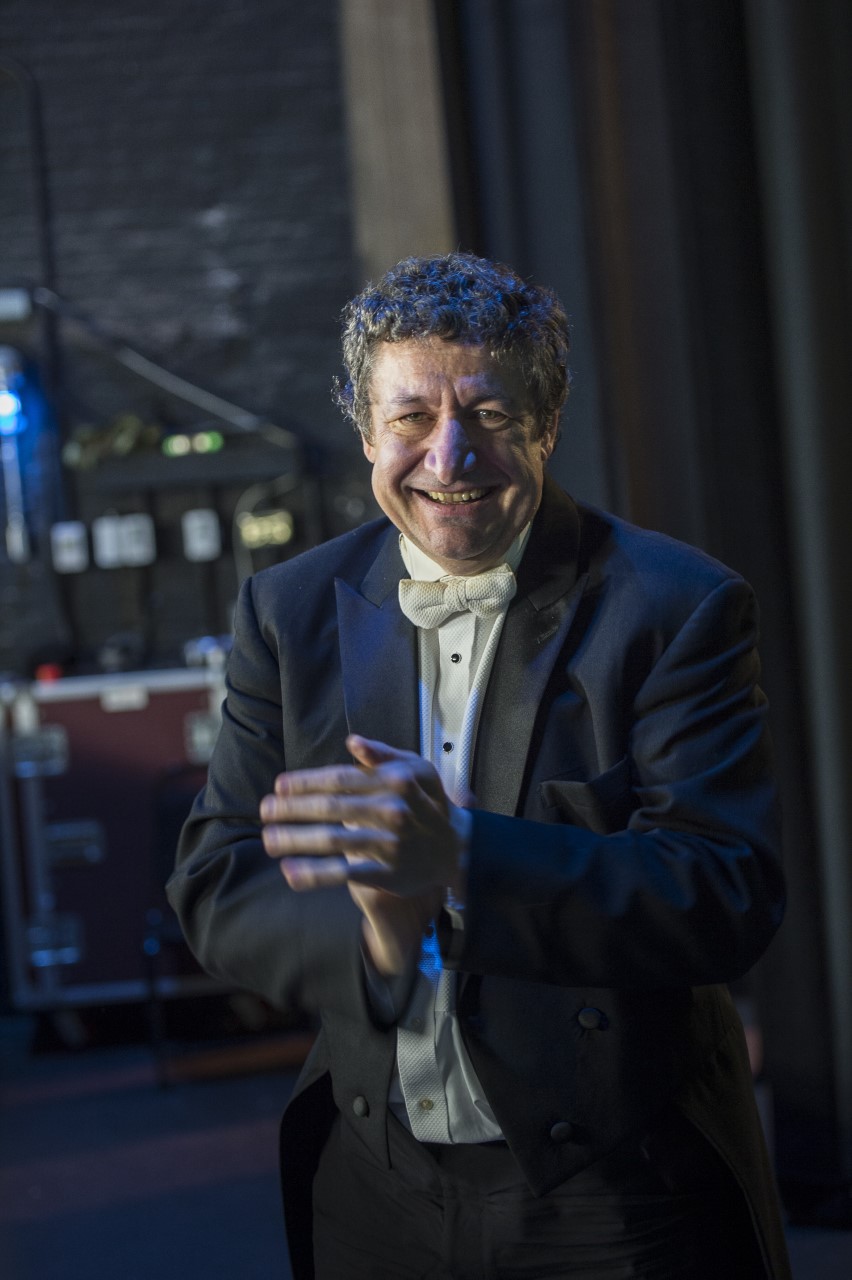 Headshot photo of Steven Thomas in formalwear