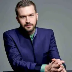 Headshot photo of Evan Mitchell