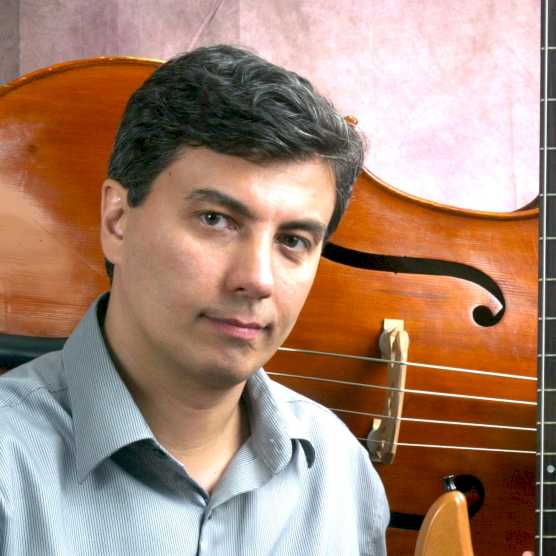 Headshot photo of Alexander Pershounin