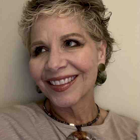 Headshot photo of Angela Jonas