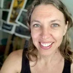 Headshot photo of Jennifer Lee