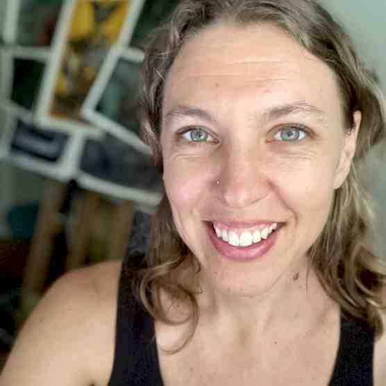 Headshot photo of Jennifer Lee