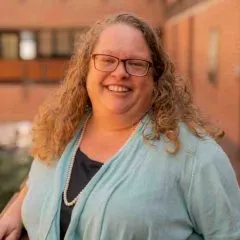 Headshot photo of Kimberly Holloway