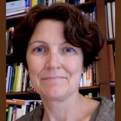 Headshot photo of Julia Morrisroe