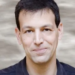 Headshot photo of Paul Richards