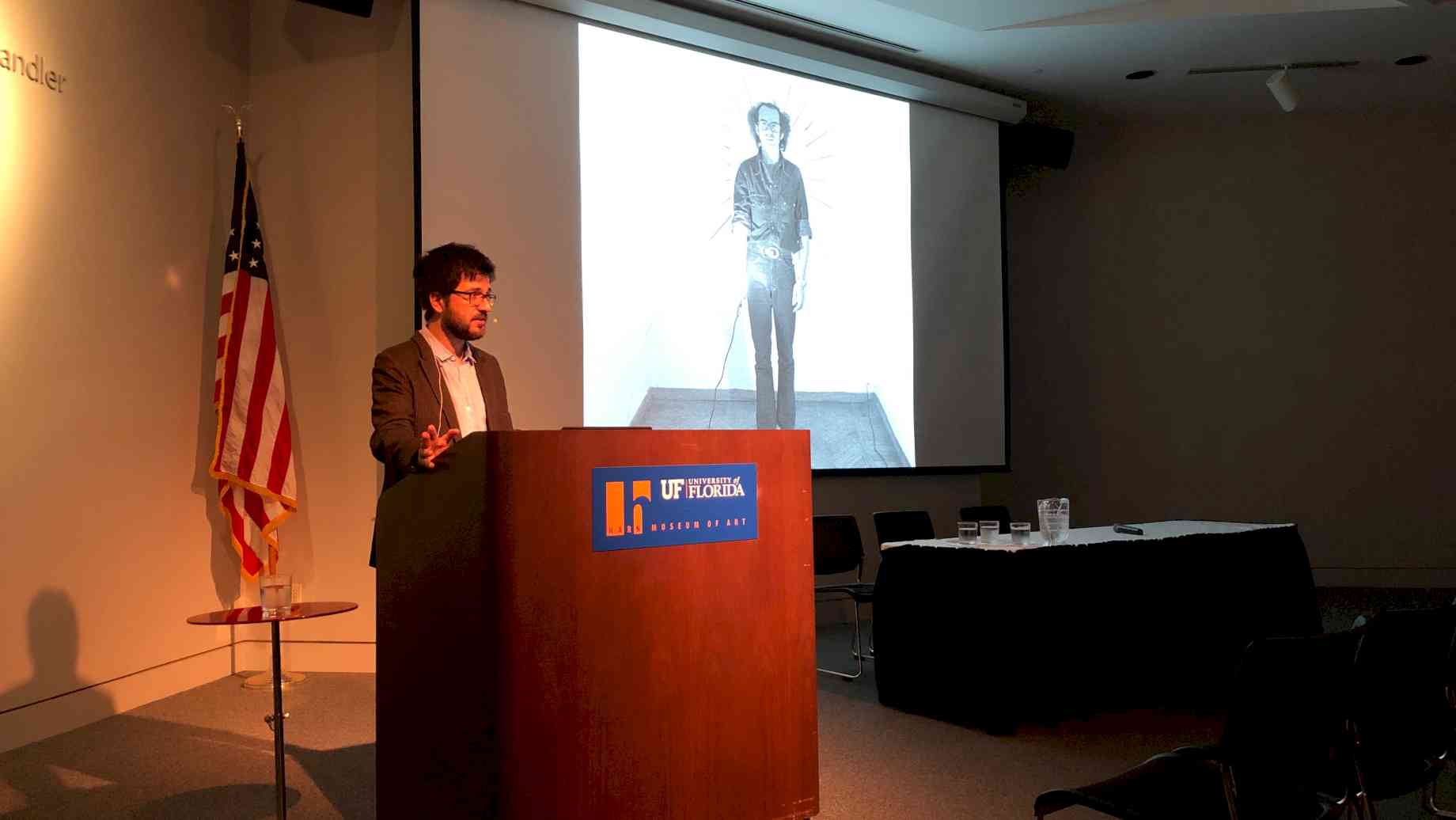Professor Sérgio B. Martins presenting his lecture Non-Images: Antonio Dias in the panel Artist as Researcher: Visualizing Knowledge in the Americas, which was co-sponsored by HESCAH.